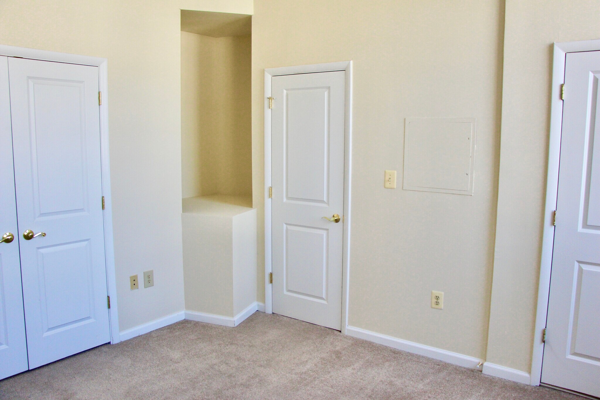 Building Photo - 526 St Paul St