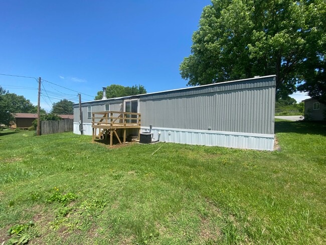 Building Photo - 1705 Creason Dr