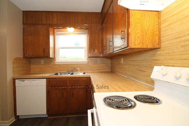 Building Photo - 3704 Hereford Ln