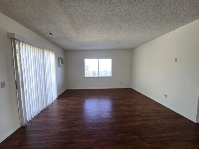 Building Photo - Peacock Hills, 55+ Community - Home in Peacock Hills - Oceanside