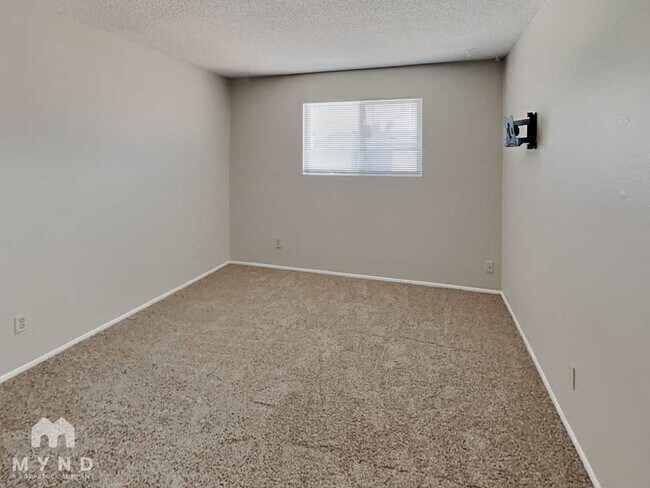 Building Photo - 537 E Laguna Dr