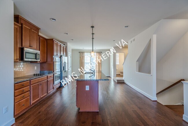 Building Photo - 8435 Girvan Ct