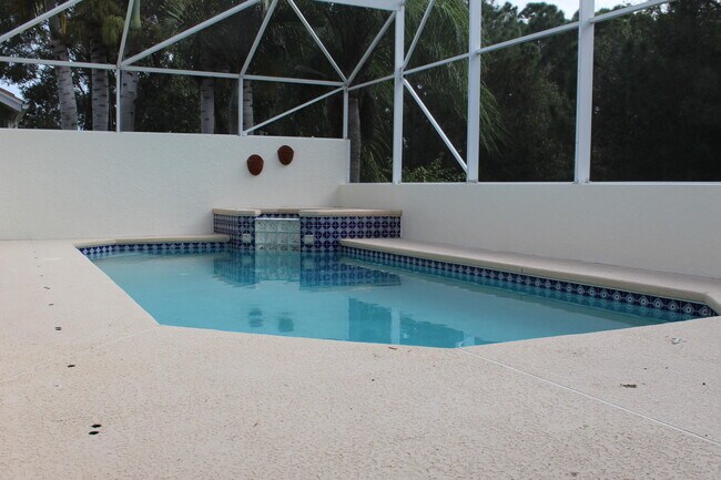 Building Photo - 639 SW Lake Charles Cir