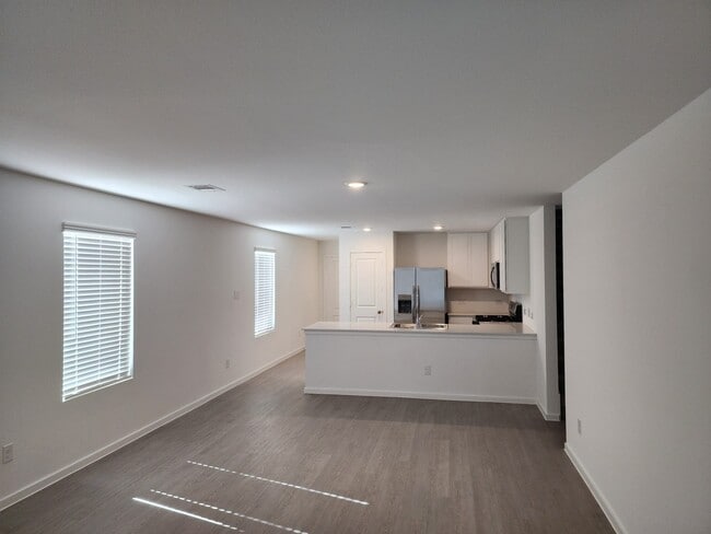 Building Photo - 3049 Majestic Sunrise Dr