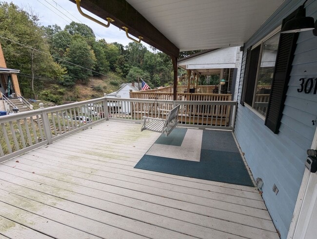Building Photo - COMING SOON 2 Bedroom 1.5 Bathroom Single ...