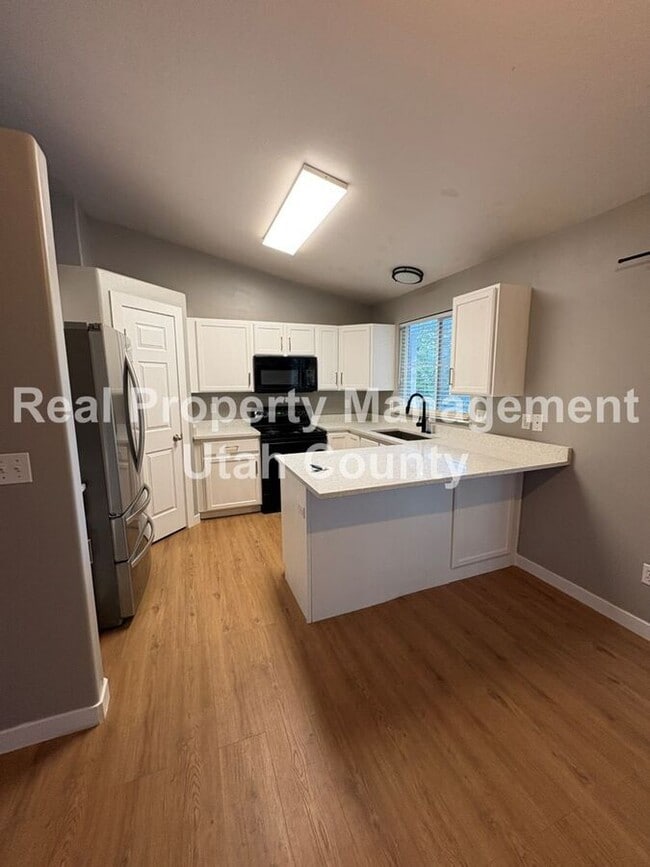 Building Photo - 692 W 410 N