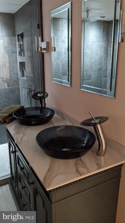 Building Photo - 12399 Shue Ct