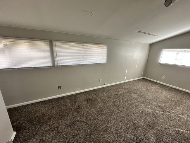 Building Photo - AVAILABLE JULY! Student Housing near DU Campus!