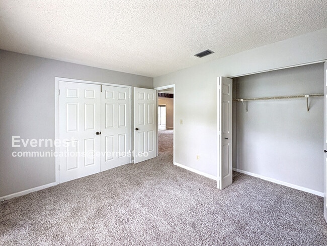 Building Photo - 14714 Oak Vine Dr
