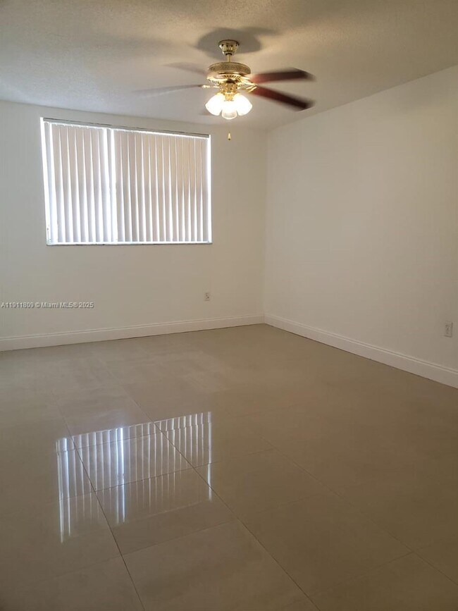 Building Photo - 8205 Lake Dr