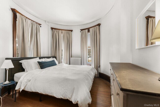 Building Photo - 16 Bedford Rd