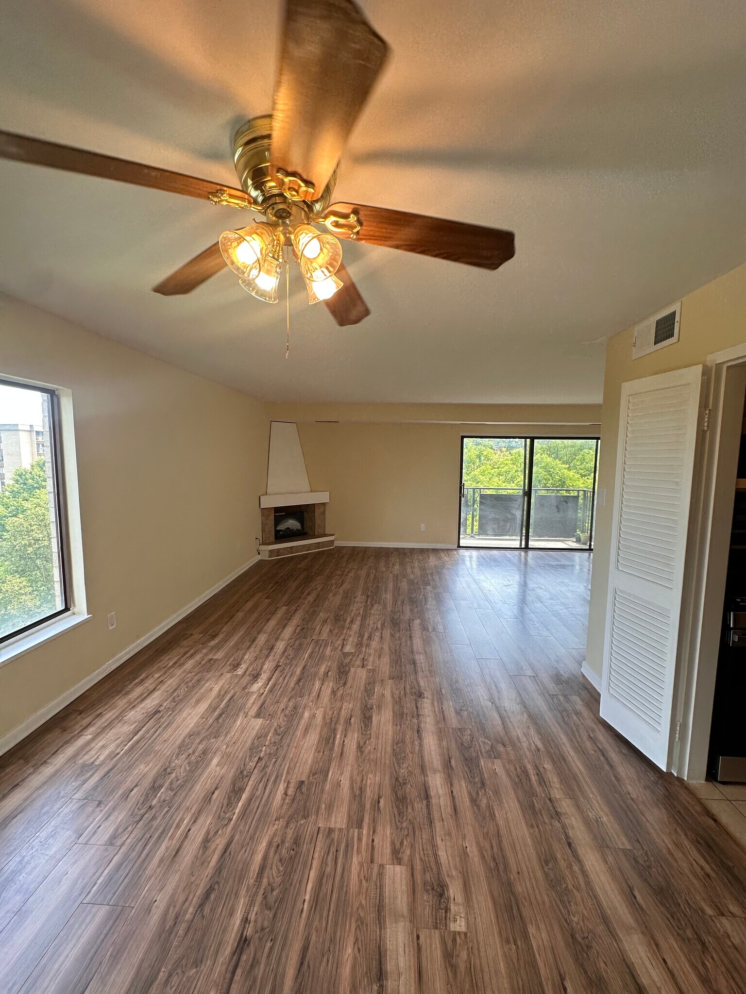 Building Photo - 6001 Arlington Blvd