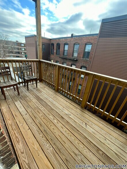 Building Photo - 9 Saybrook St