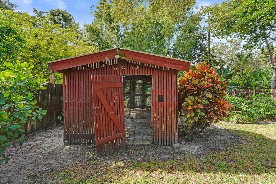 Building Photo - 1101 SW 8th Ter