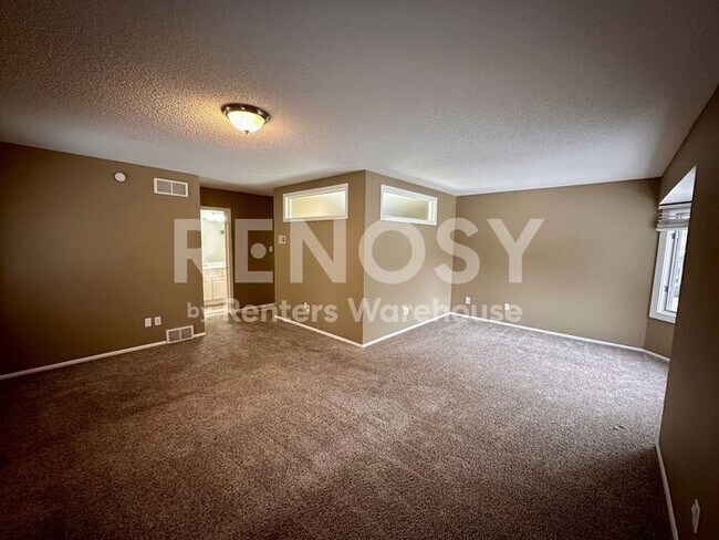 Building Photo - 5 Bedroom 3 Bathroom Single Family Home in Burnsville
