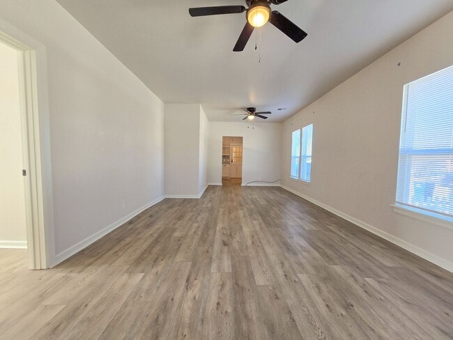 Building Photo - 1224 N Market Ave