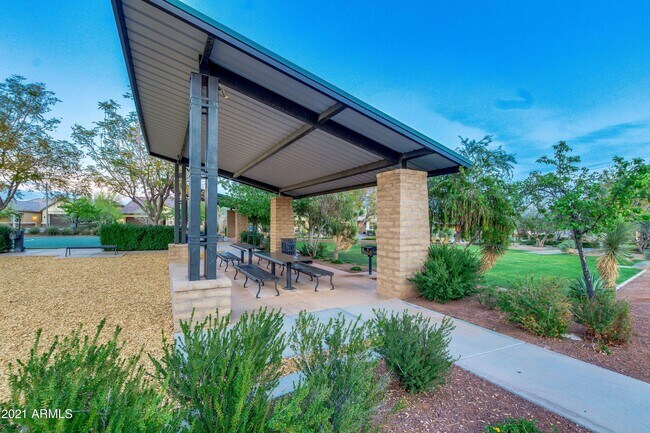 Building Photo - 21051 W Wycliff Dr