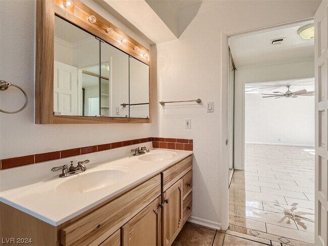 Building Photo - 3415 Villa Hermosa Dr