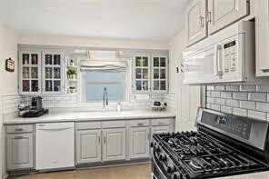 Building Photo - 839 Elmwood Ave