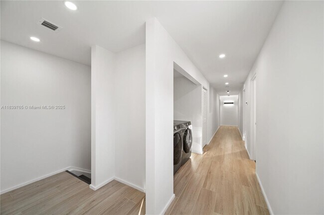 Building Photo - 3435 NW 9th Ct