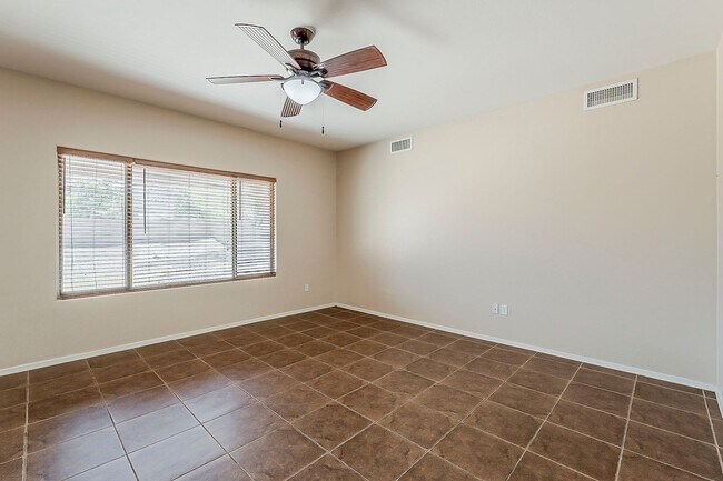 Building Photo - Pet-Friendly 4 Bedroom Rental in Tucson wi...