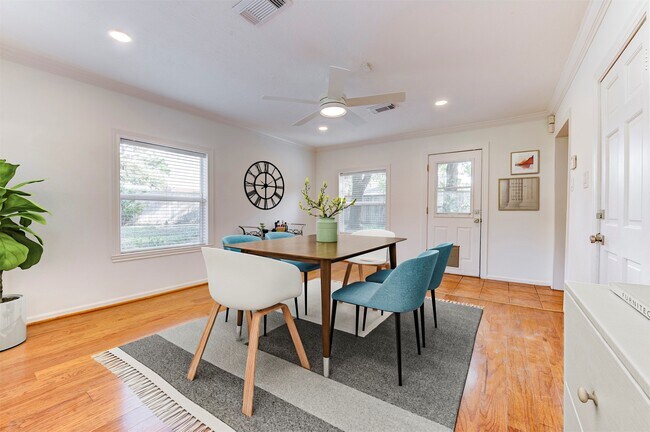 Building Photo - 1806 Gardenia Dr