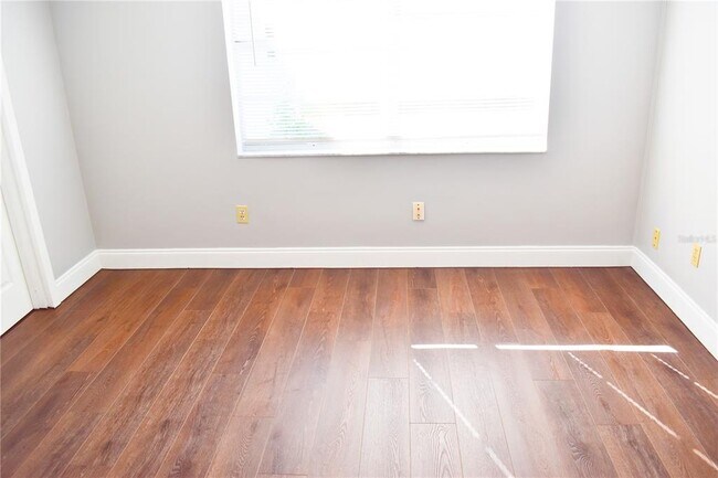 Building Photo - 7435 Hollyridge Dr