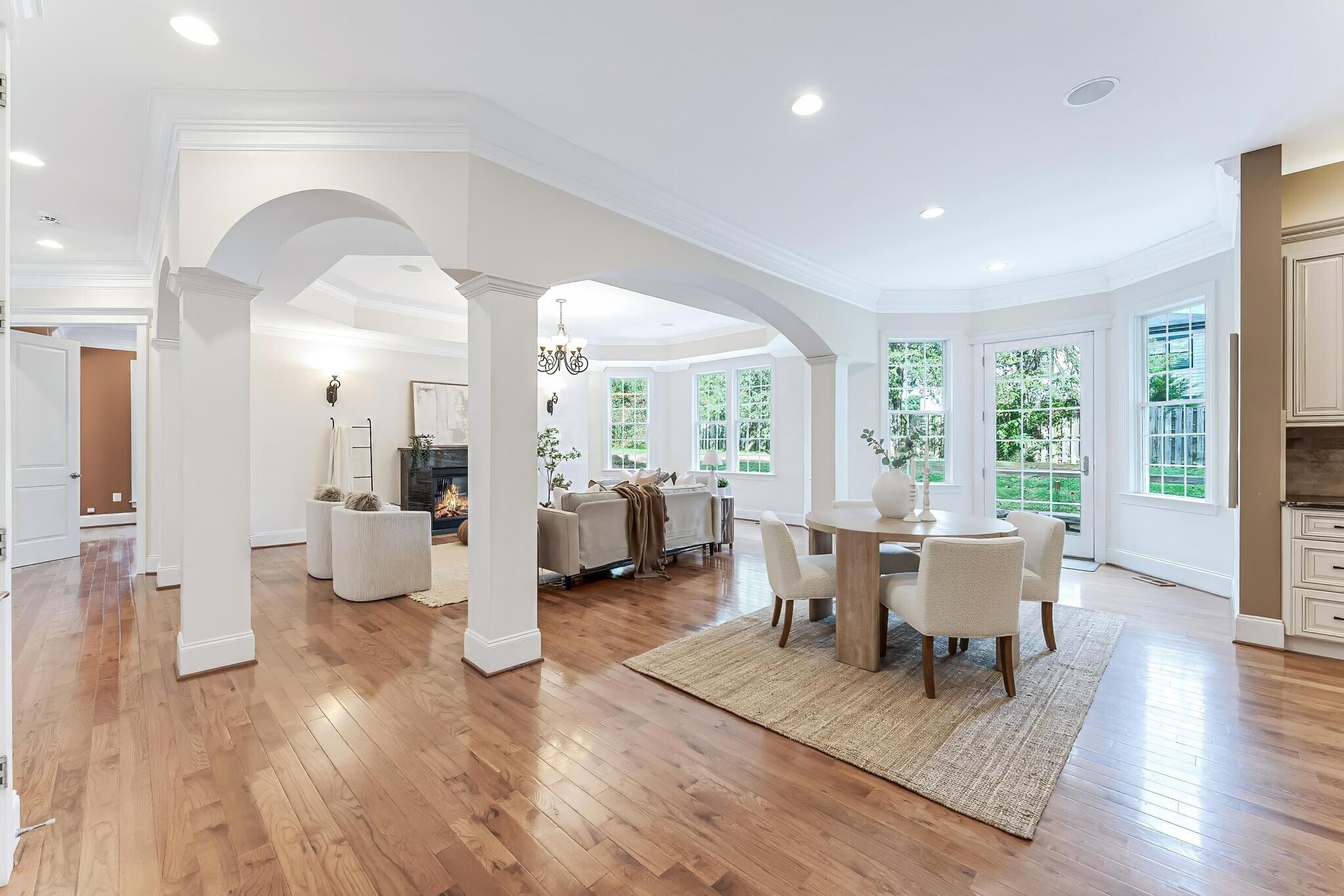 Building Photo - 829 Golden Arrow St