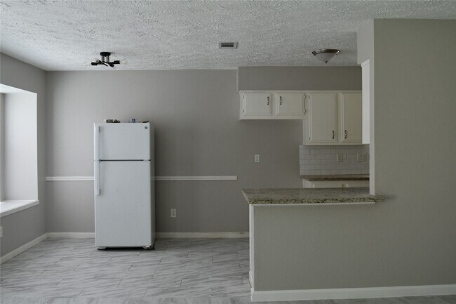 Building Photo - 16818 Dutch Ridge Dr