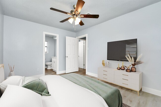 Building Photo - 6411 Hollow Oaks Dr