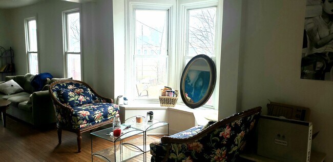 Building Photo - 446 Stanwood St