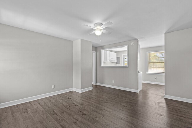 Building Photo - 2101 Montclair Dr