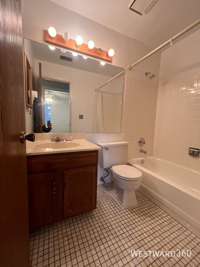 Building Photo - 1587 Stonehill Ct