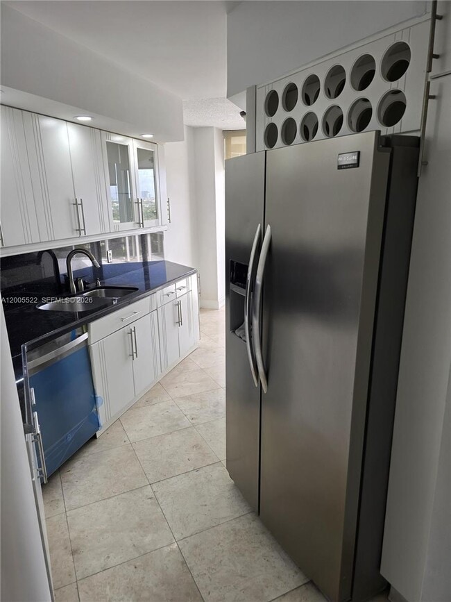 Building Photo - 3610 Yacht Club Dr