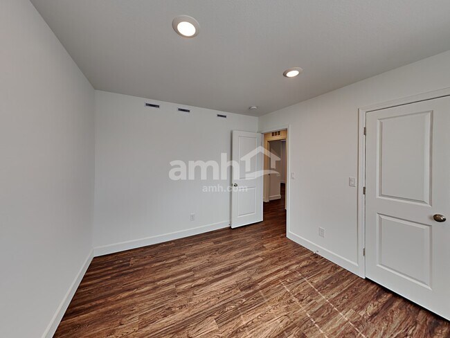 Building Photo - 9148 Crocker Pt Ct