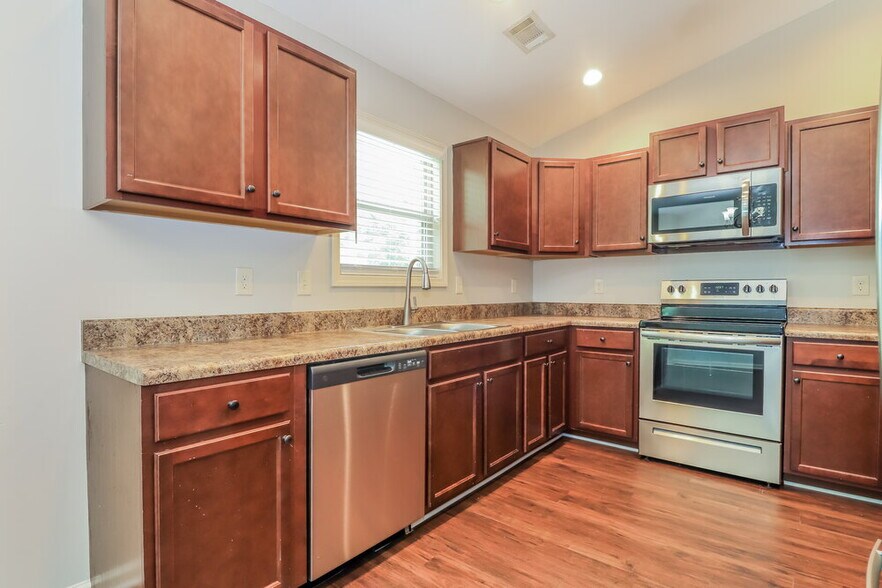 Building Photo - 223 Comet Ct