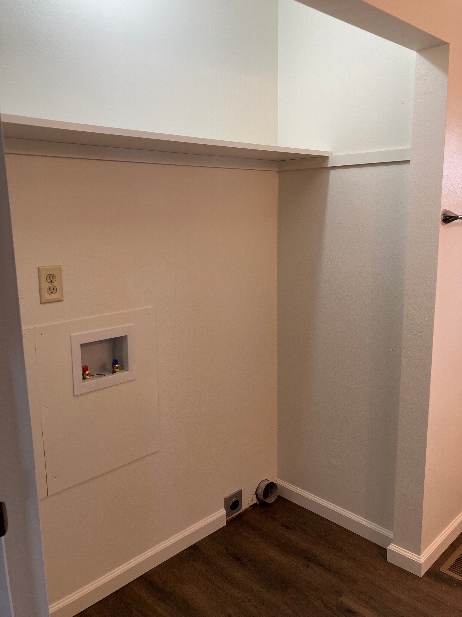 Laundry hookups - 2991 Walnut Ave