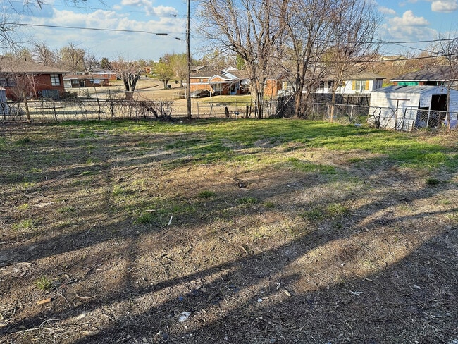 Building Photo - 3221 NE 16th St