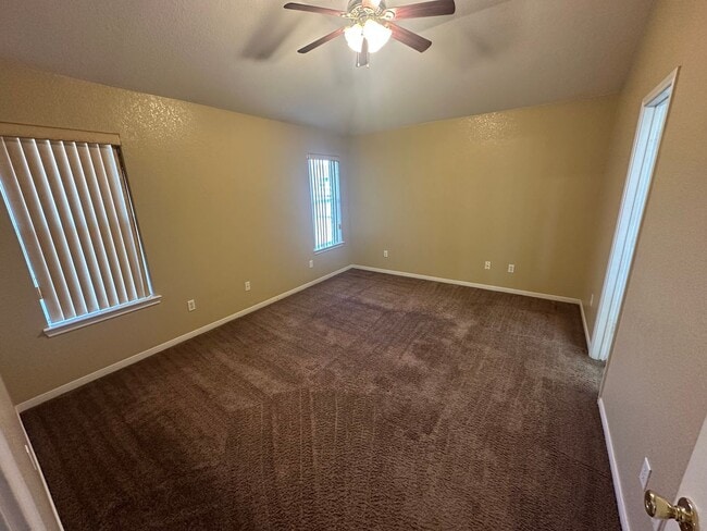 Building Photo - AVAILABLE NOW!!