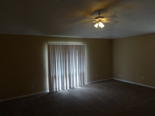 Building Photo - 1730 Hudderfield Cir W