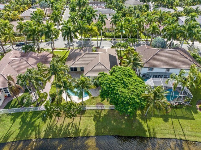 Building Photo - 896 Marina Dr