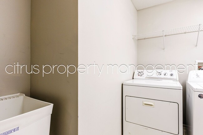 Building Photo - Spacious 4/3 in Independence Available Now!