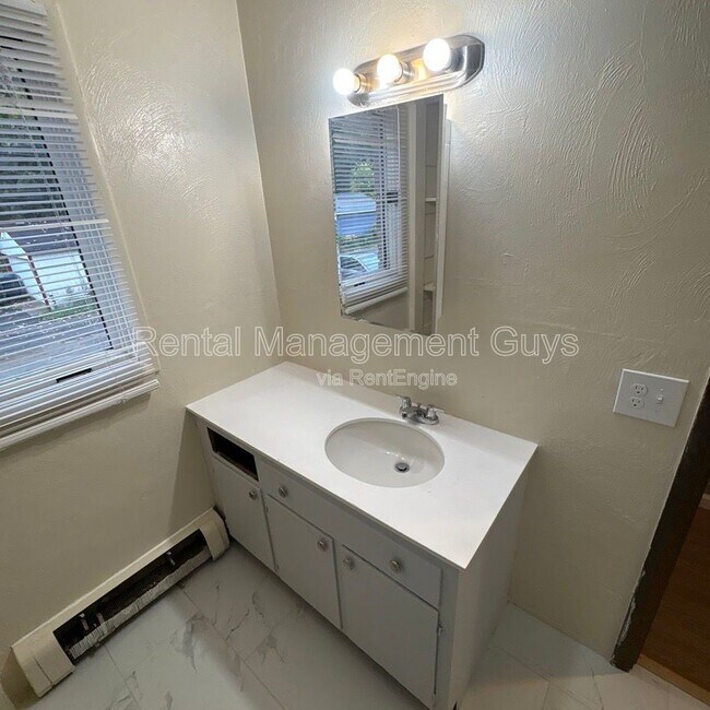 Building Photo - 3643 N Penn Ave