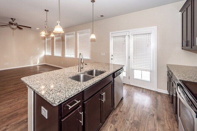 Building Photo - 3 Bedroom, 2.5 Bathroom Home in Hunters Bend - Ladson