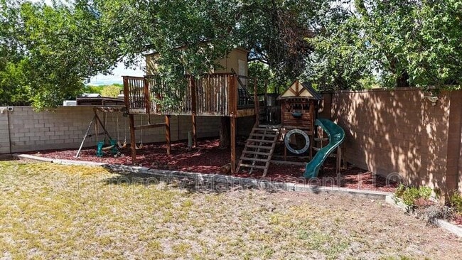 Building Photo - 501 Calle del la Angel