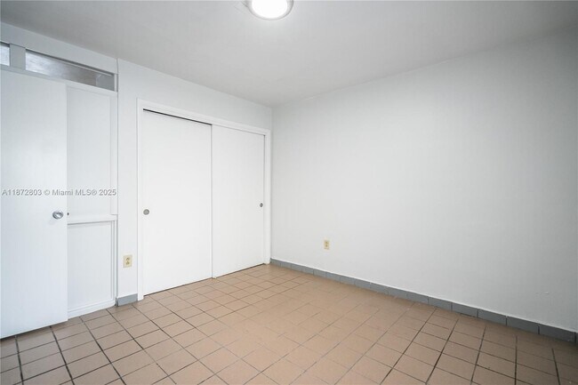 Building Photo - 260 Navarre Ave