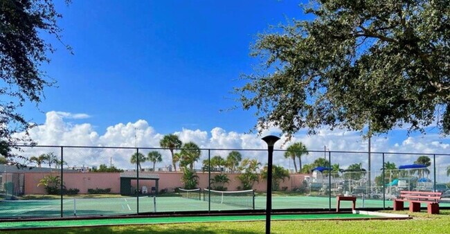 Building Photo - 1200 Colonnades Dr