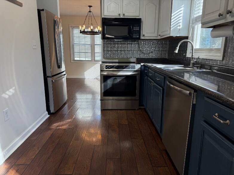 Building Photo - 135 Suffolk Dr