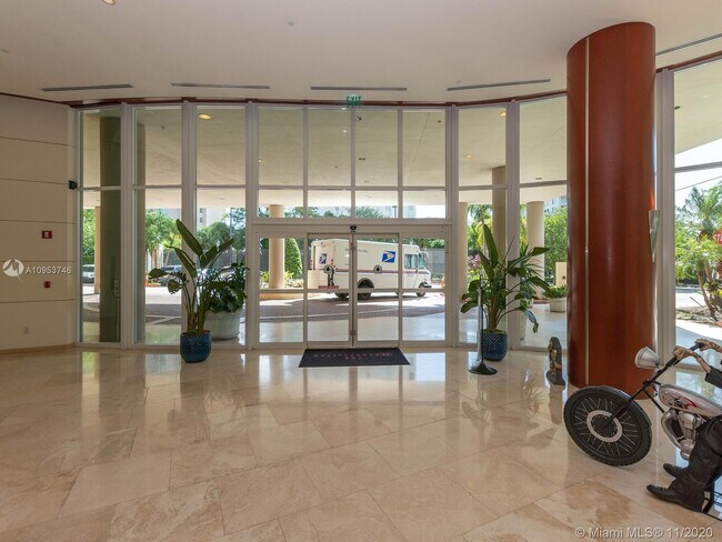 Building Photo - 2475 Brickell Ave