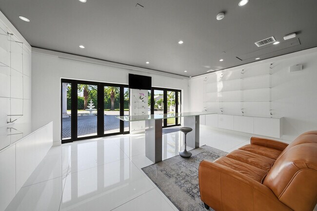 Building Photo - 10270 SW 58th St